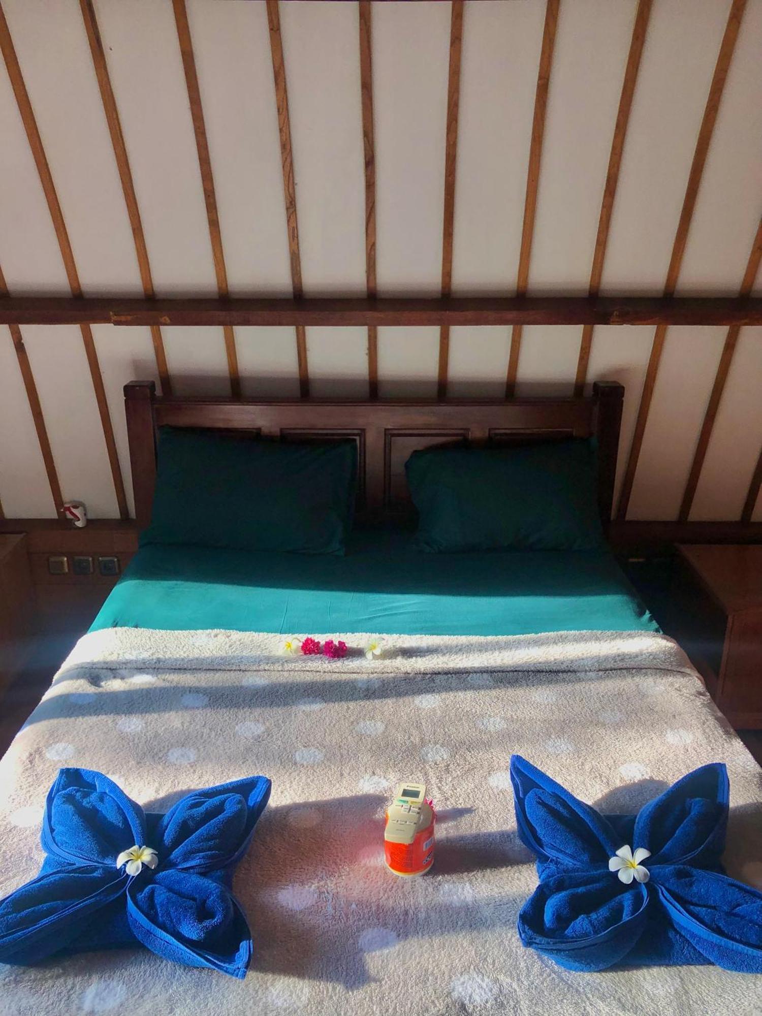 Blue Moon Meno Hotel Ilhas Gili Exterior foto